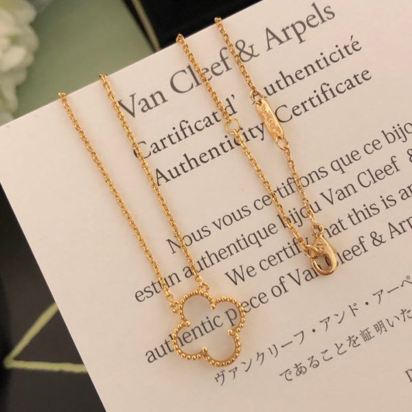 18K Vintage Alhambra Pendant Clover Necklace - Image 9