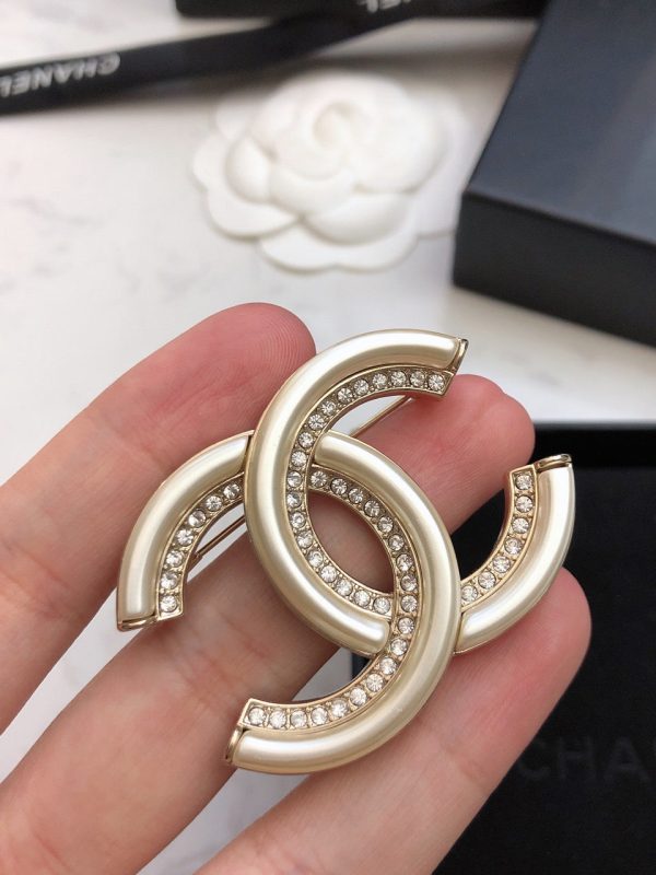 18K CC Peals Brooch - Image 5