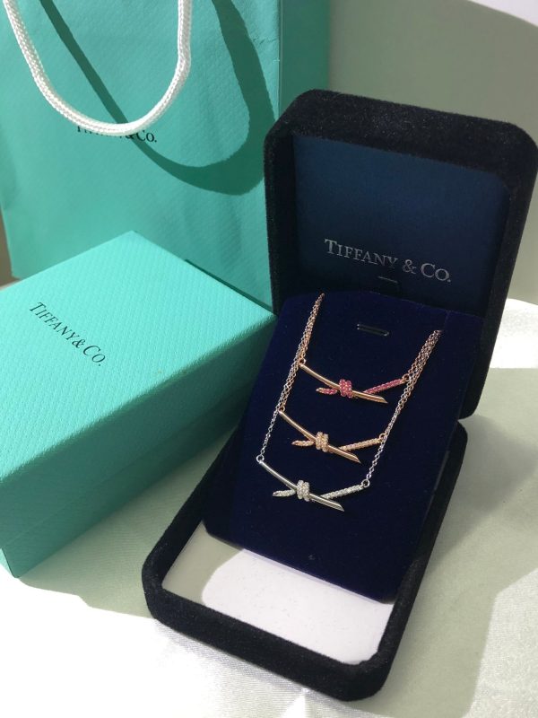 18K T Knot Pendant Diamond Necklace - 图片 11