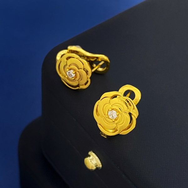 18K CC Camellia Earrings - 图片 7