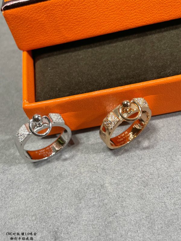 18K Collier De Chien Lock Diamonds H Ring - 图片 5