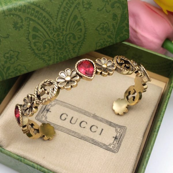 18K Double G Flowers Red Crystals Open Cuff Bracelet - 图片 2