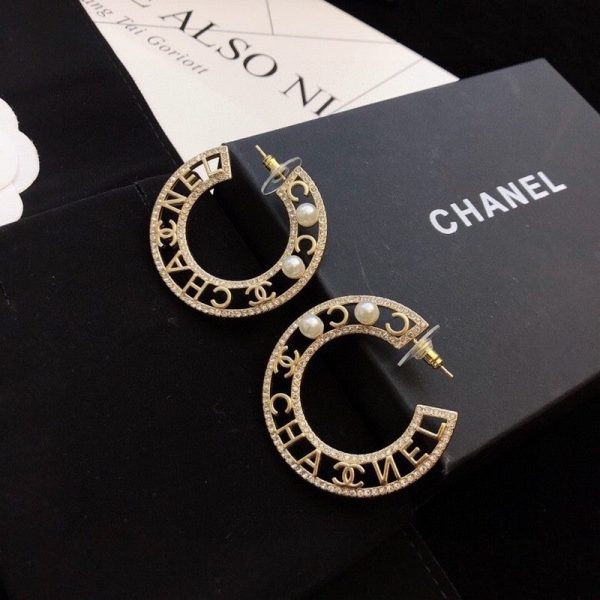 18K CC Circle Pearl Earrings - Image 7