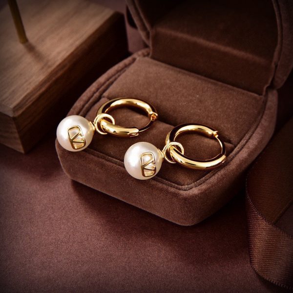 18K Vlogo Pearl Earrings - Image 5