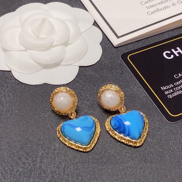 18K CC Blue Heart Pearl Earrings - Image 9