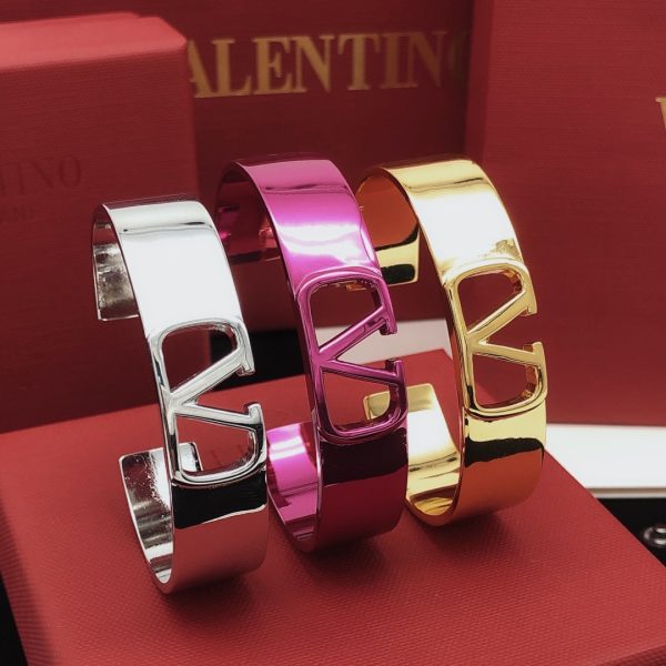 18K Vlogo Cuff Bracelet - Image 8