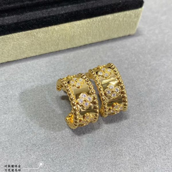 18K Yellow Gold Perlée Clovers Hoop Earrings - Image 3