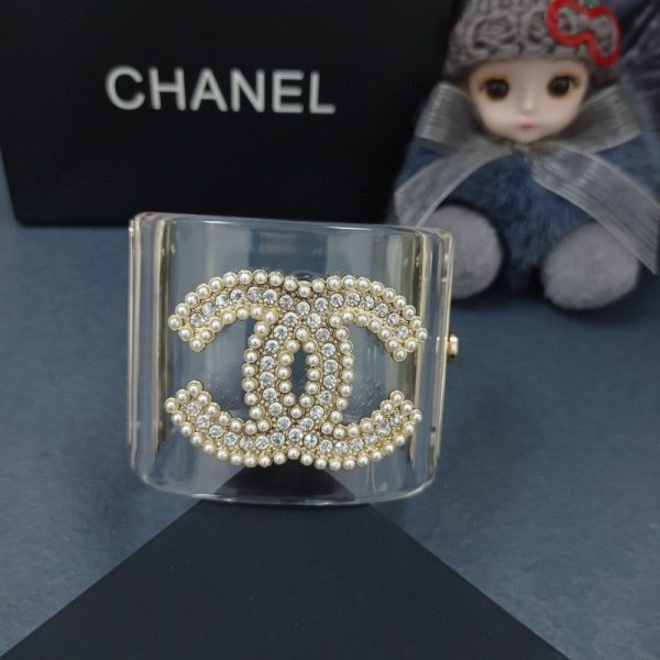 18K CC Transparent Pearl Logo Cuff Bracelet - 图片 8