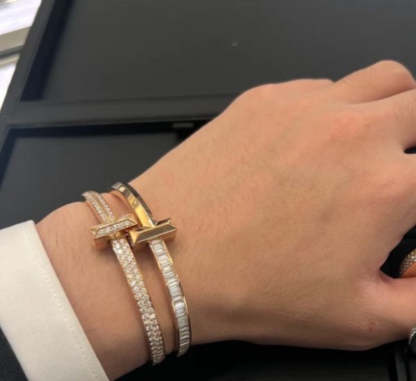 18K T1 Wide Diamond Hinged Bracelet - 图片 5