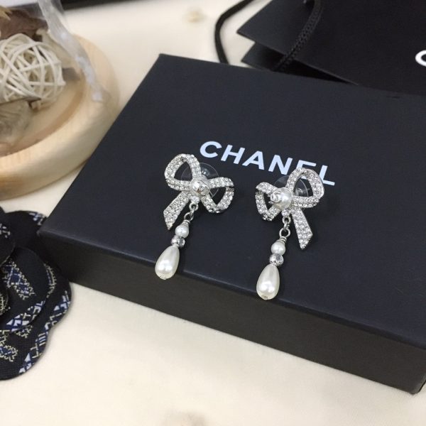 18K CC Bow Tie Diamonds Earrings - Image 4