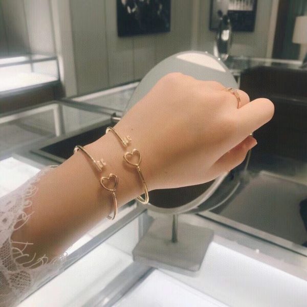 18K T Heart Key Wire Bracelet - 图片 8
