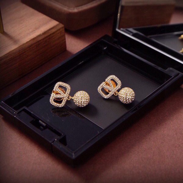18K Vlogo Diamonds Earrings - Image 8