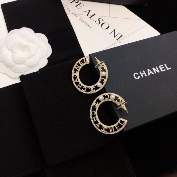 18K CC Circle Pearl Earrings - Image 8