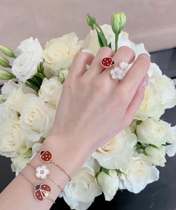18K Lucky Spring Plum Blossom Bracelet - 图片 2