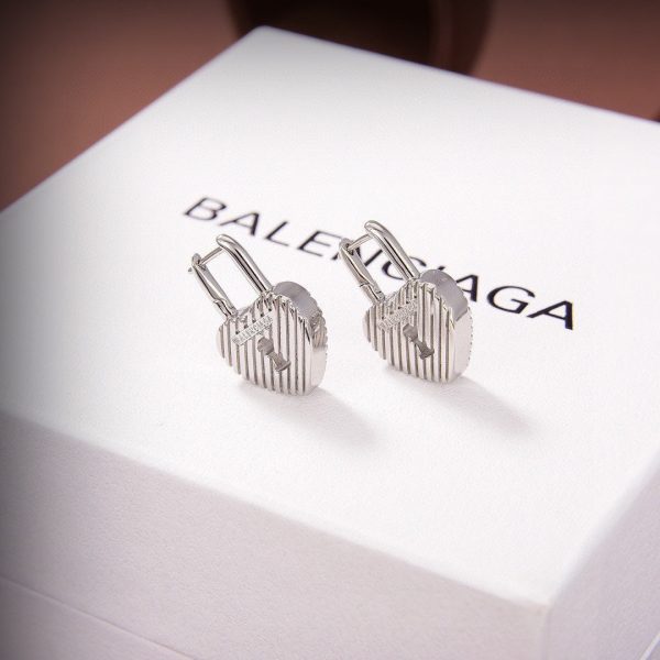 18K BB Hear Lock Earrings - Image 9