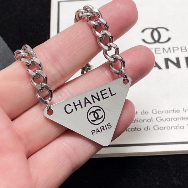 18K CC Triangle Necklace - 图片 8