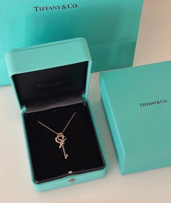18K T Keys Woven Diamonds Medium Necklace - 图片 10