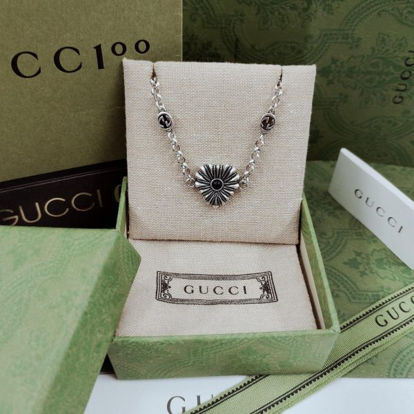 Double G Interlocking G Heart Necklace - Image 5