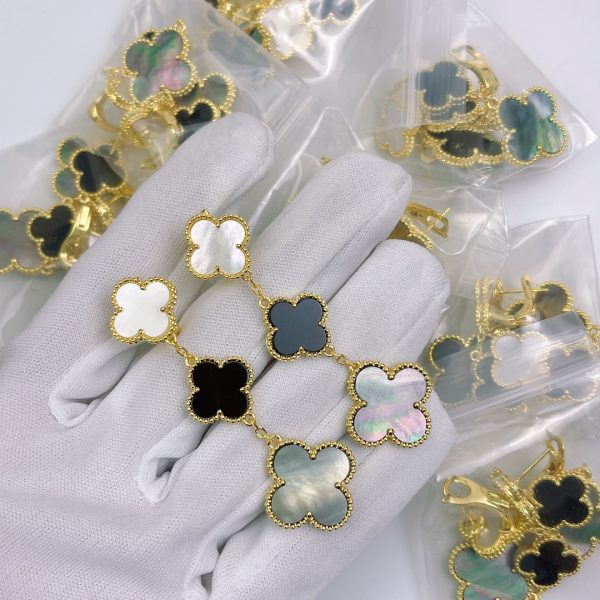 18K Magic Alhambra Three Pearls Motifs Earrings - 图片 10