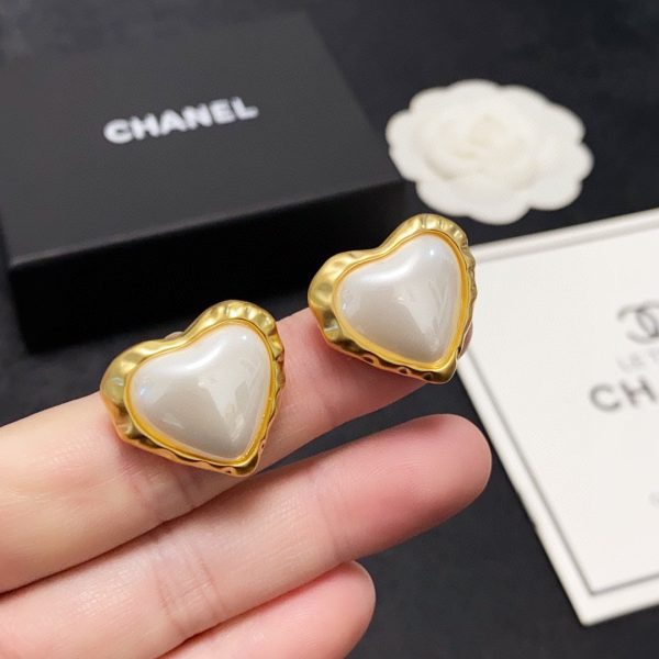18K CC Heart Pearl Earrings - 图片 8