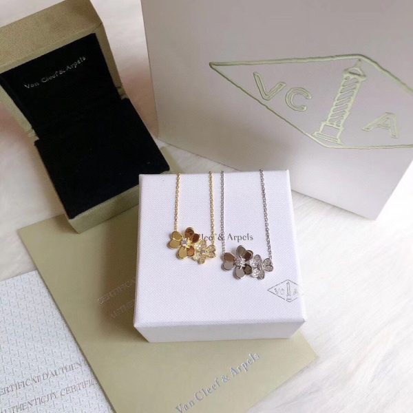 18K Frivole Clover Clover Necklace - Image 10