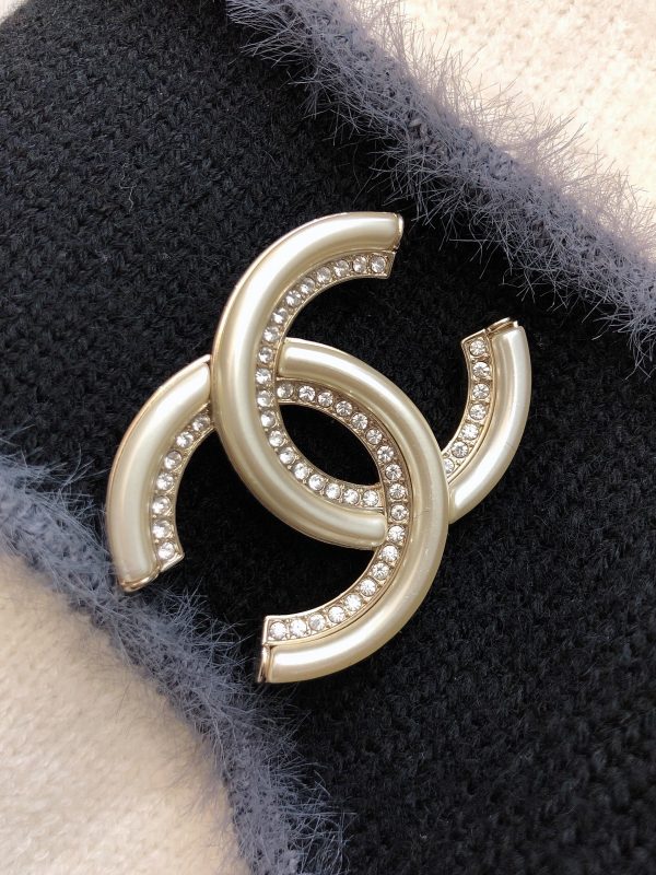 18K CC Peals Brooch - Image 6
