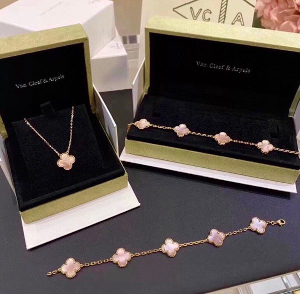 18K Vintage Alhambra Pink Necklace - Image 9