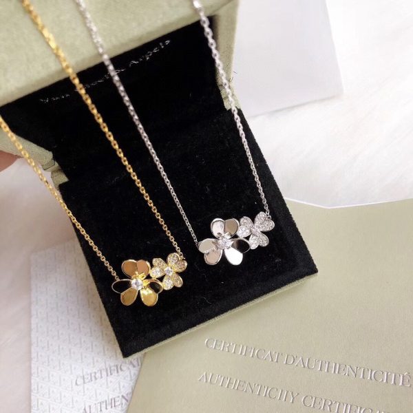 18K Frivole Clover Clover Necklace - Image 11