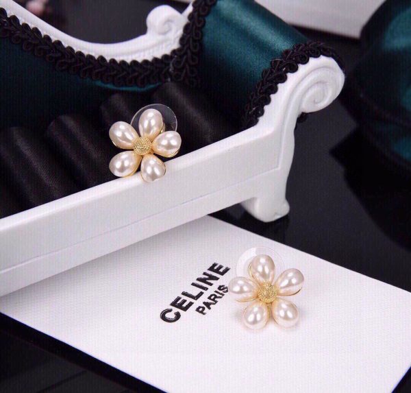 18K Triomphe Flower Pearls Earrings - Image 3