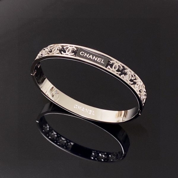 18K CC Hollow Bracelet - Image 9