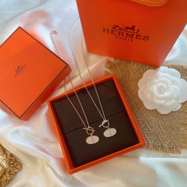 18K Chaine D'ancre Contour Pendant H Necklace - 图片 11