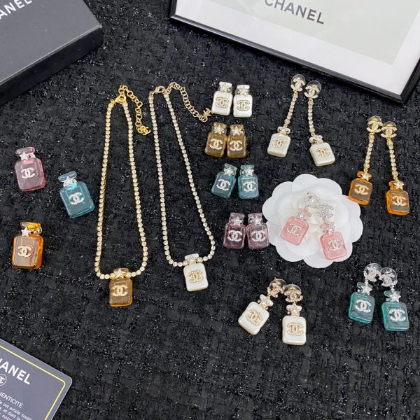 18K CC Perfume Color Bottle Brooch - Image 12