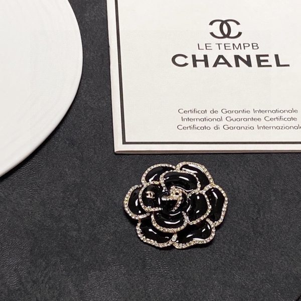18K CC Black Flower Brooch - Image 9