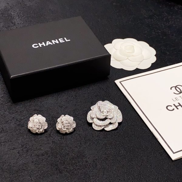 18K CC Camellia Diamond Earrings - 图片 9