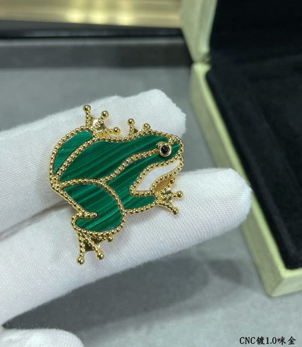 18K Lucky Animals Frog Clip Brooch - Image 6