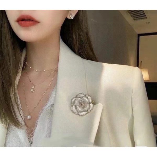 18K CC Camellia Black & White Brooch - Image 9