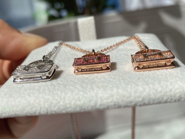 18K Amulettes Constance Pink Diamonds Pendant Necklace - Image 9