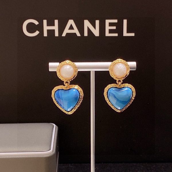 18K CC Blue Heart Pearl Earrings - Image 3