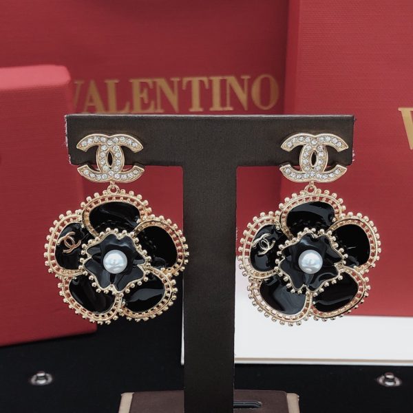 18K CC Camellia Diamond Earrings - Image 9