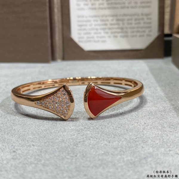 18K BV DIVAS' DREAM Carnelian Bangle Bracelet - Image 2