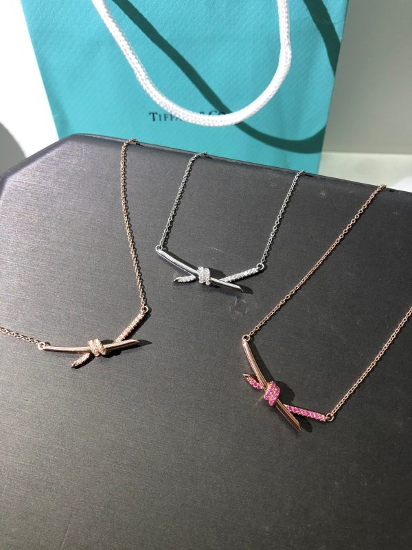 18K T Knot Pendant Diamond Necklace - 图片 9