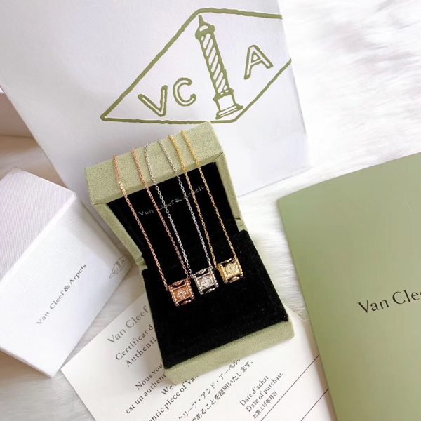 18K Yellow Gold Perlée Clovers Pendant Necklace - Image 7