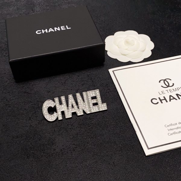 18K CC Crystals Letter Brooch - 图片 9