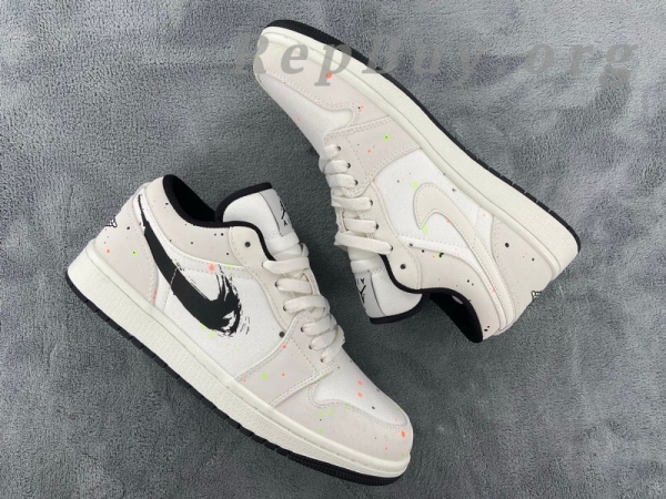 Top Version Air Jordan 1 Low SE Paint Splatter (GS) DH3295-100 - Image 2