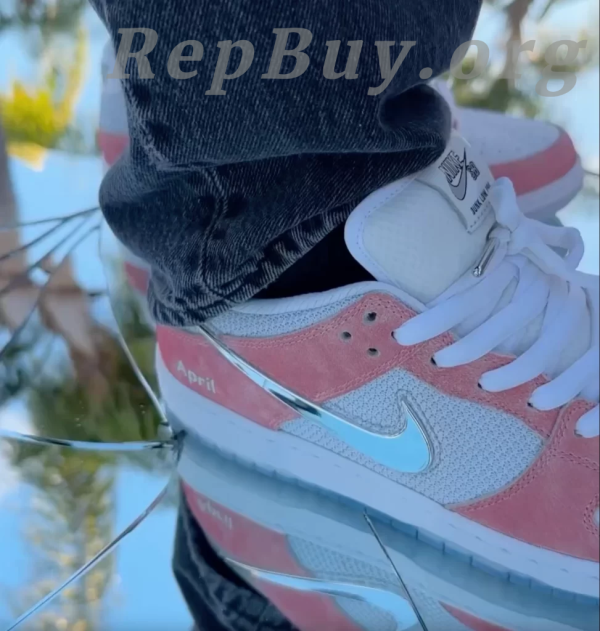 Top Version Nike SB Dunk Low April Skateboards Pink - 图片 4