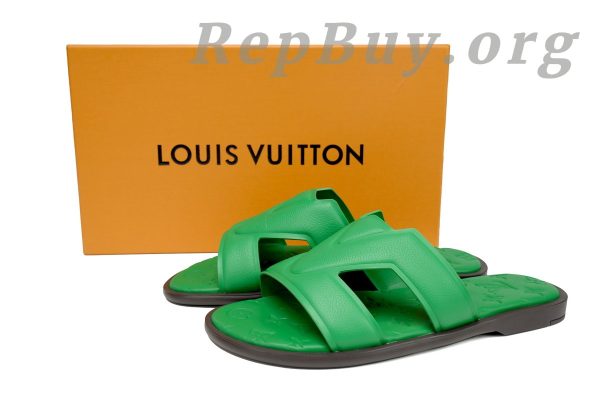 LOUIS VUITTON Oasis Green Glossy Surface - Image 9