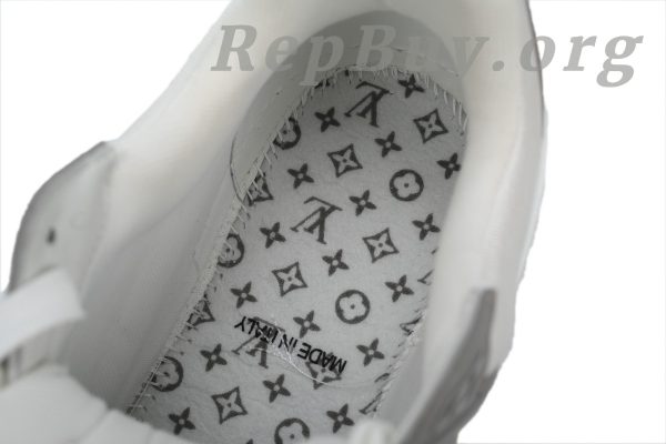 Louis Vuitton Trainer Sneaker replica, high quality LV sneakers, Alligator leather shoes, white gray LV trainers, best LV sneaker copy, luxury designer replica shoes, 1:1 LV trainers, premium Louis Vuitton dupes