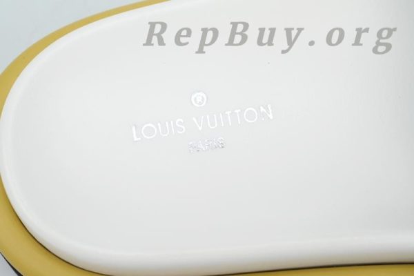 Louis Vuitton White Grid Pool Pillow Comfort Flat Slides - 图片 5