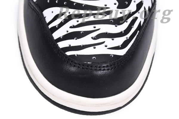 Top Version Nike SB Dunk Low OG QSQuartersnacks Zebra DM3510-001 - 图片 20