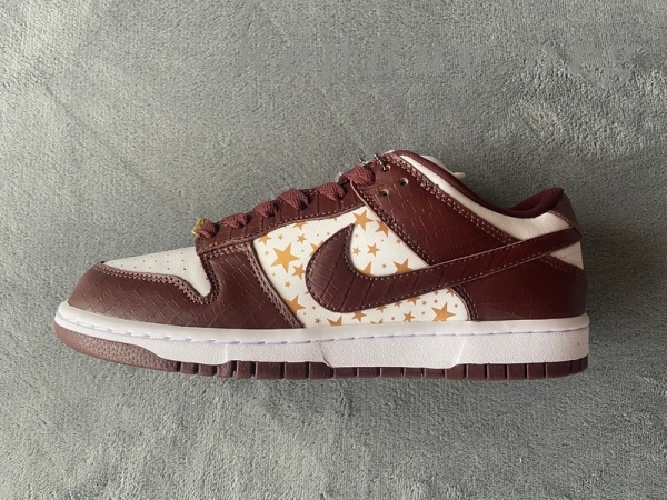 Top Version Nike SB Dunk Low Supreme Stars Barkroot Brown (2021) DH3228-103 - 图片 2